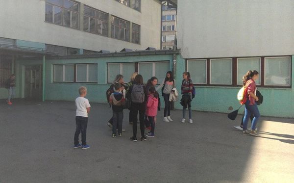 ŠOKANTNO Strah u OŠ “Hrasno”, neki đaci na nastavu dolaze naoružani