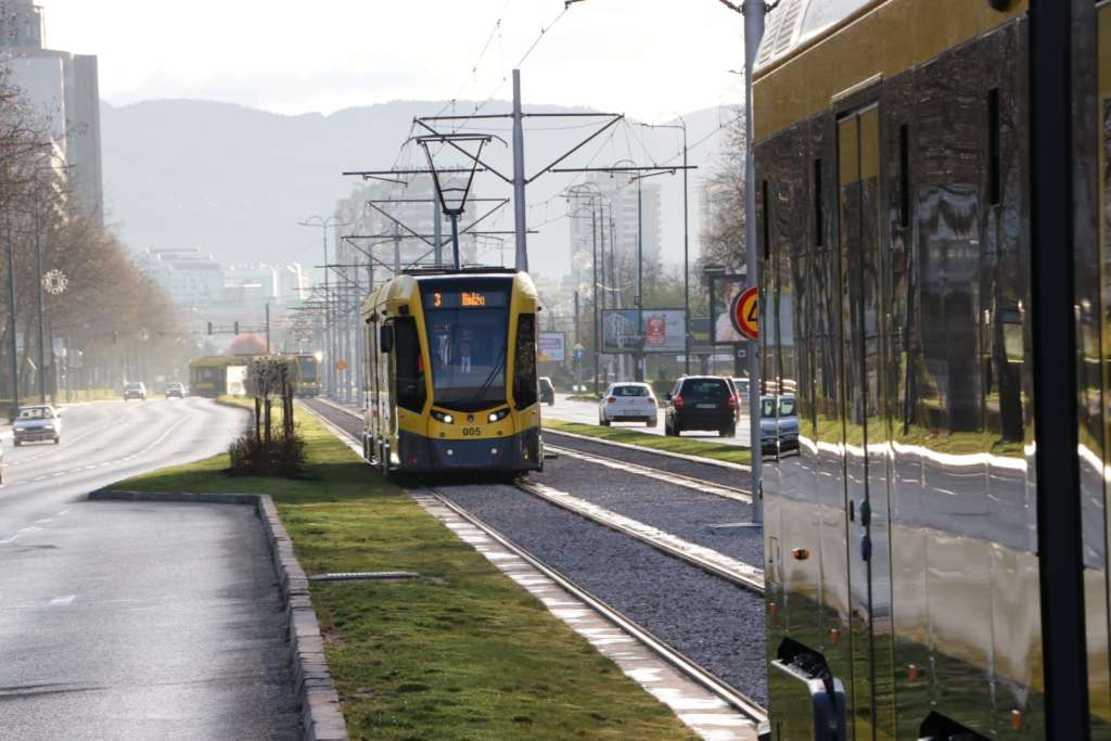 Nakon 40 godina Sarajevom voze novi tramvaji: Imaju klimu, wi-fi, video nadzor…